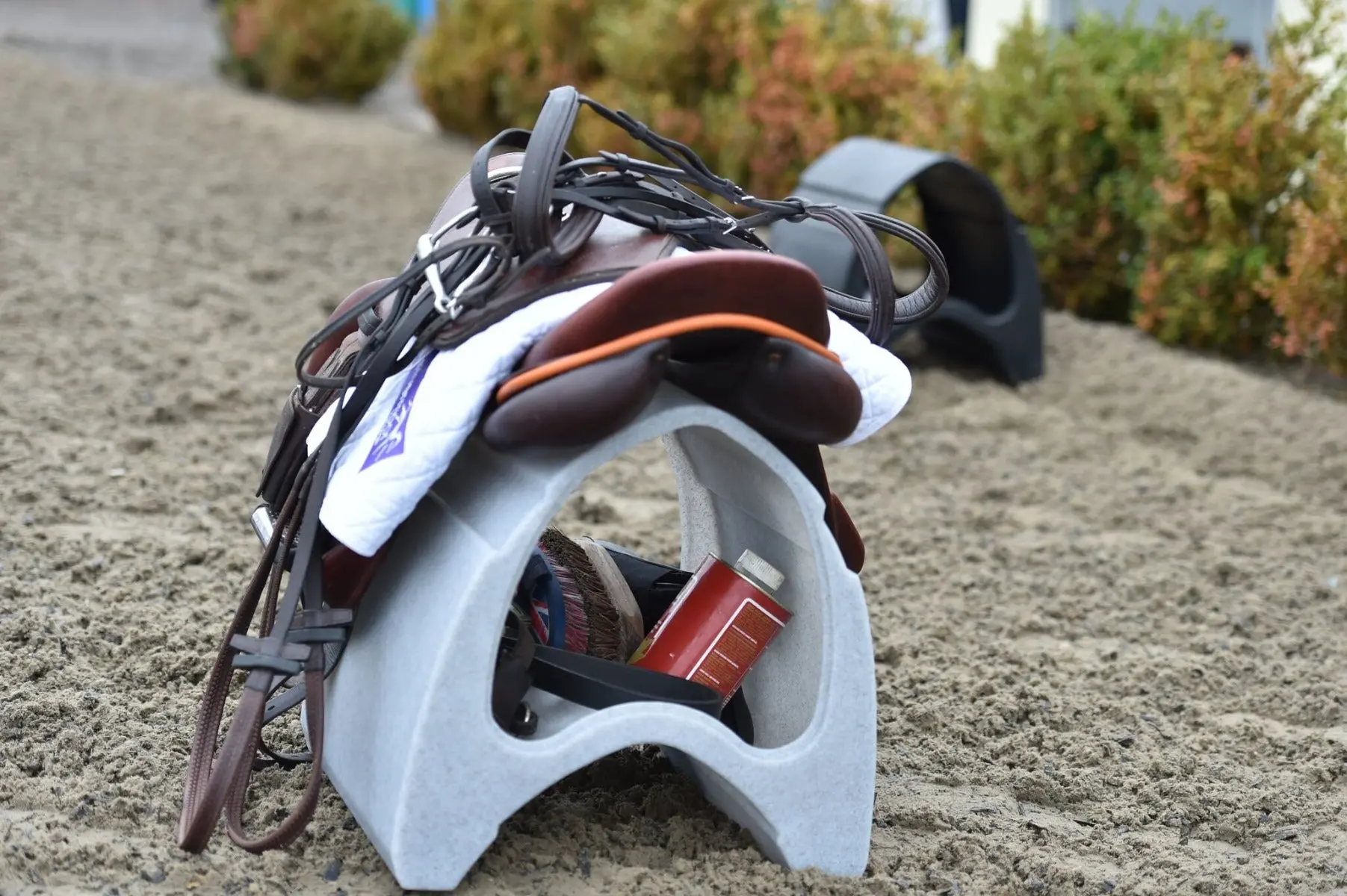 Classic Showjumps Saddle Carrier - Image 3