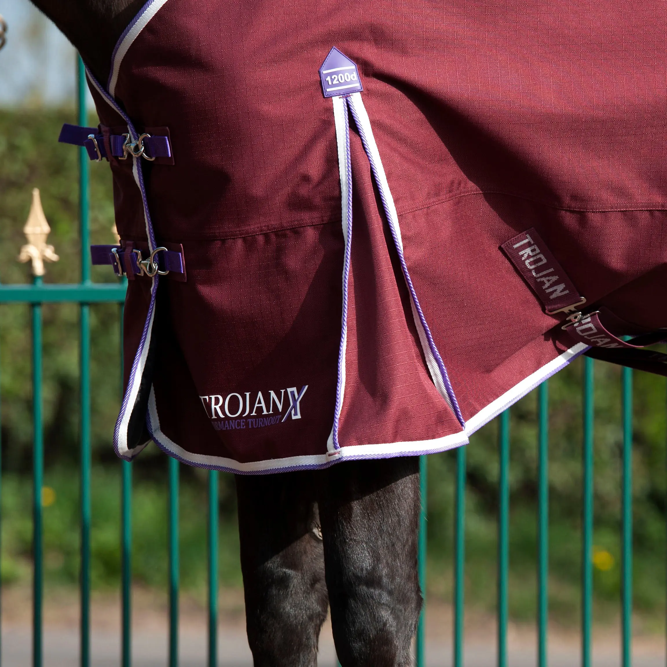 Gallop Trojan Xtra Lightweight Standard Neck Turnout Rug - Image 10