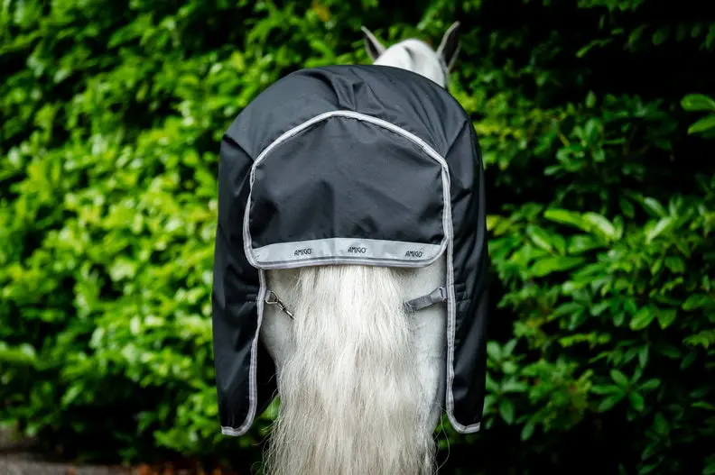 Horseware Ireland Amigo 1200D Plus Turnout Rug 400G Black / Titanium Grey & Silver - Image 3