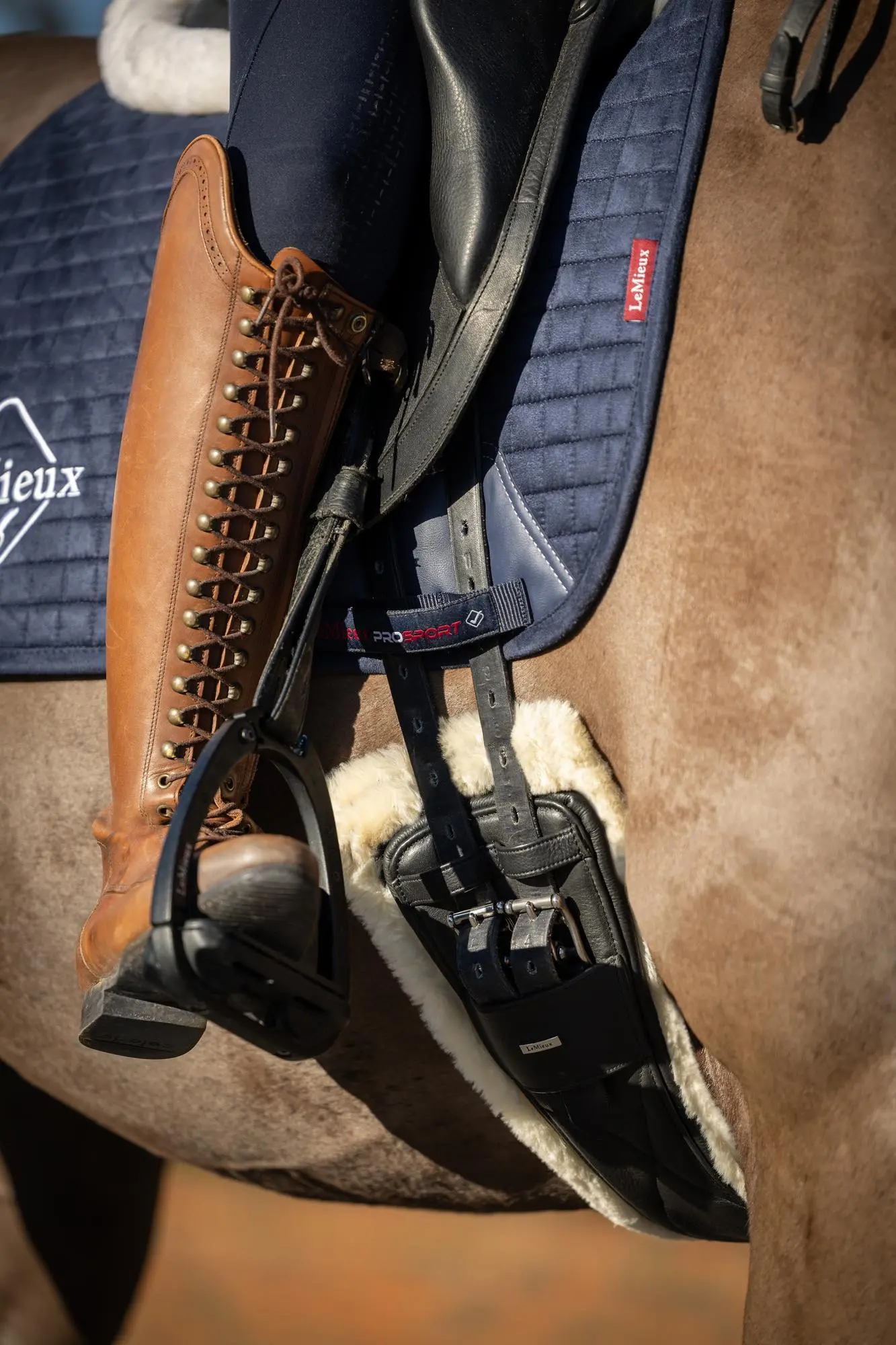 LeMieux Arika Simuwool Contoured Dressage Girth Black - Image 2