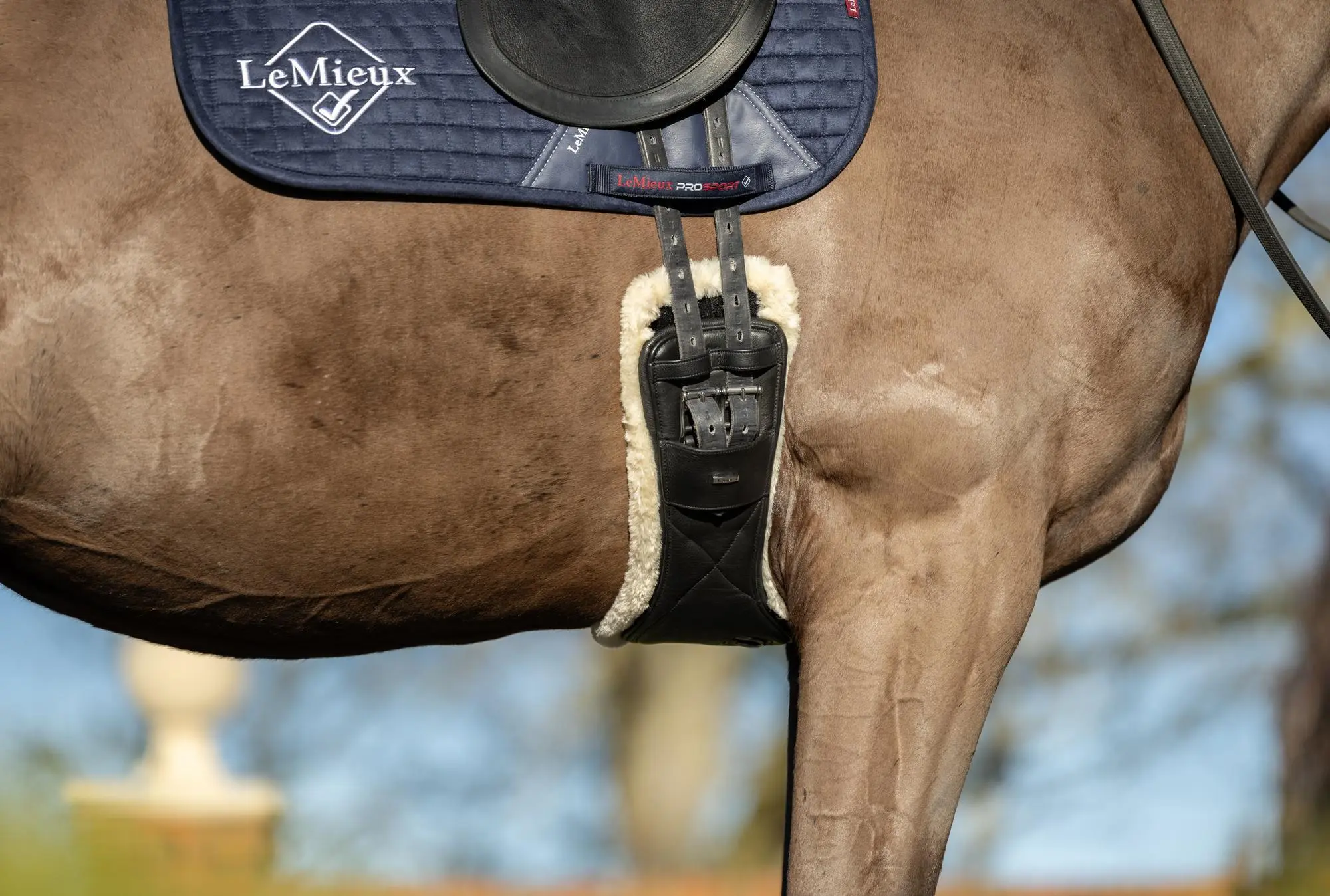 LeMieux Arika Simuwool Contoured Dressage Girth Black - Image 3