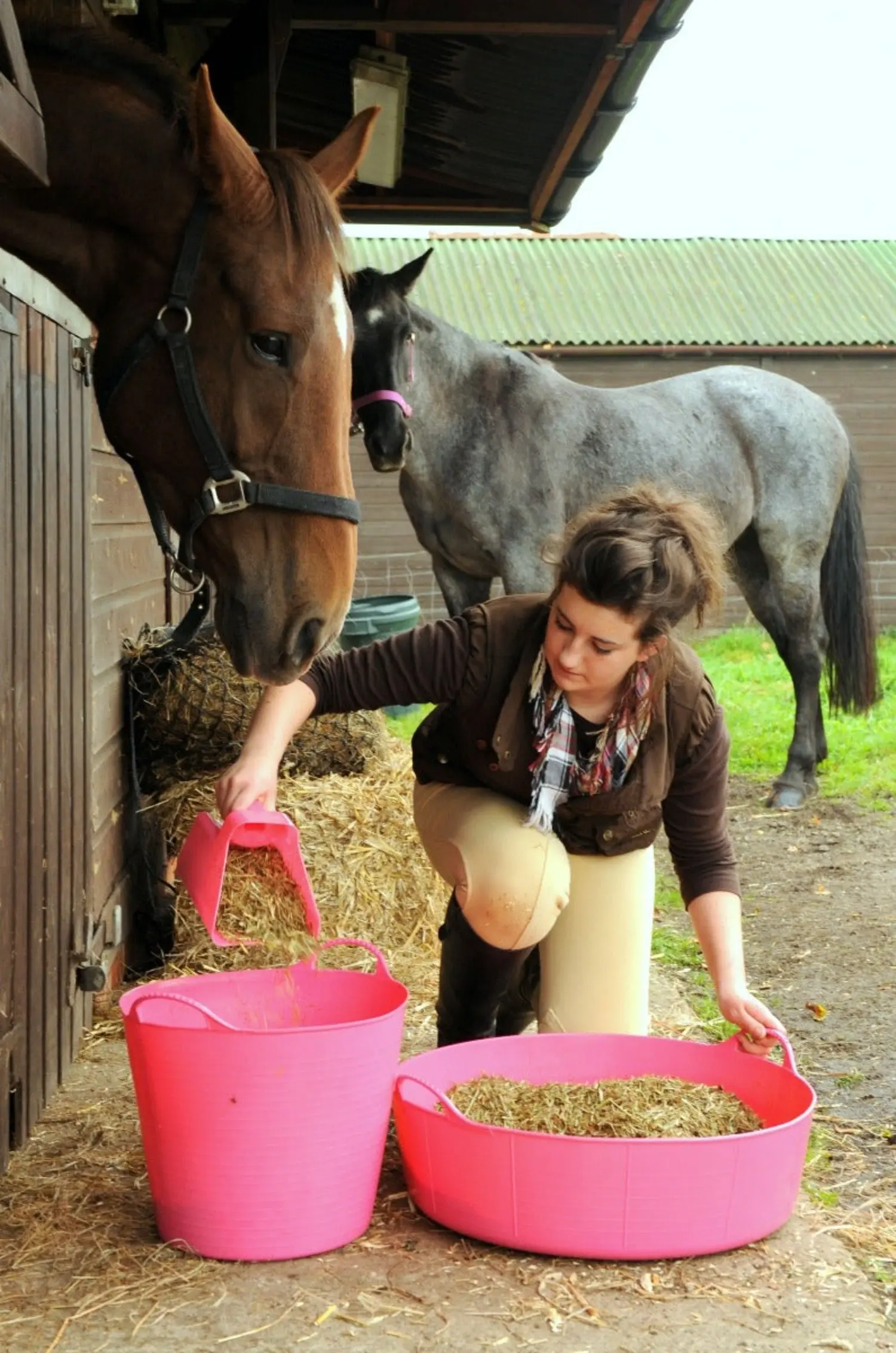 Red Gorilla Large Shallow Flexible Bucket (35L) - Image 2