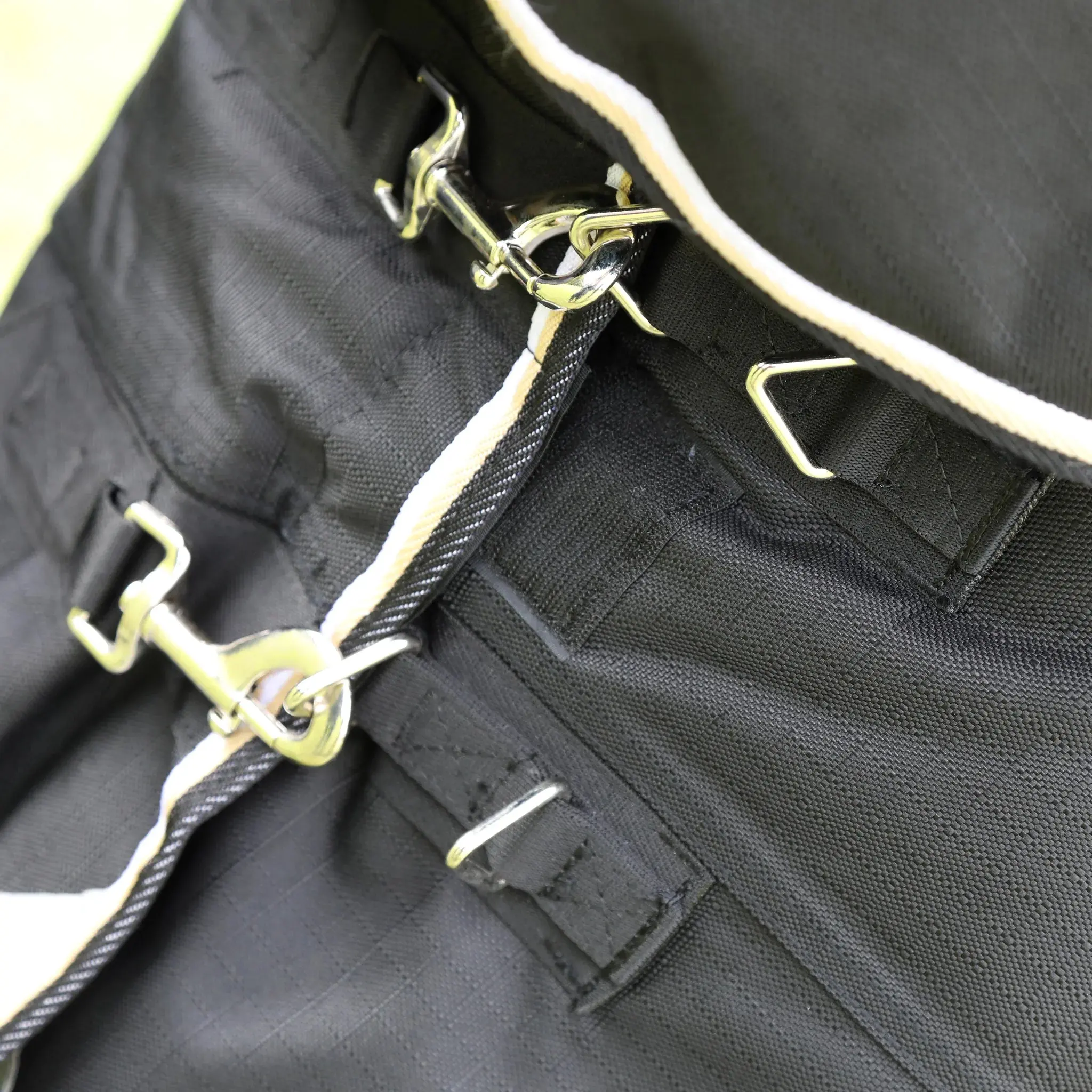 Shires Black Highlander Plus 200g Combo Turnout Rug - Image 3