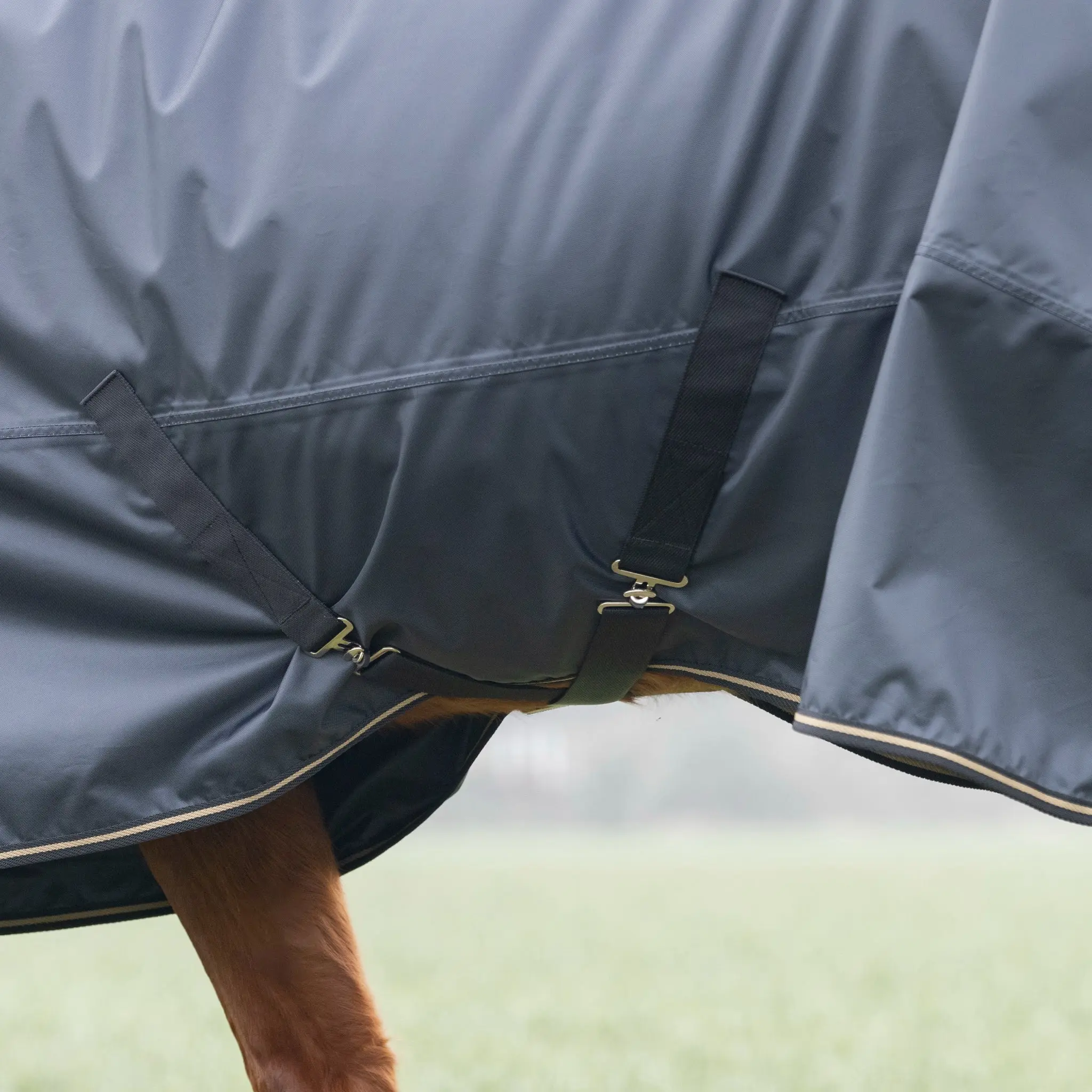 Shires Black Typhoon 50g Combo Turnout Rug - Image 5
