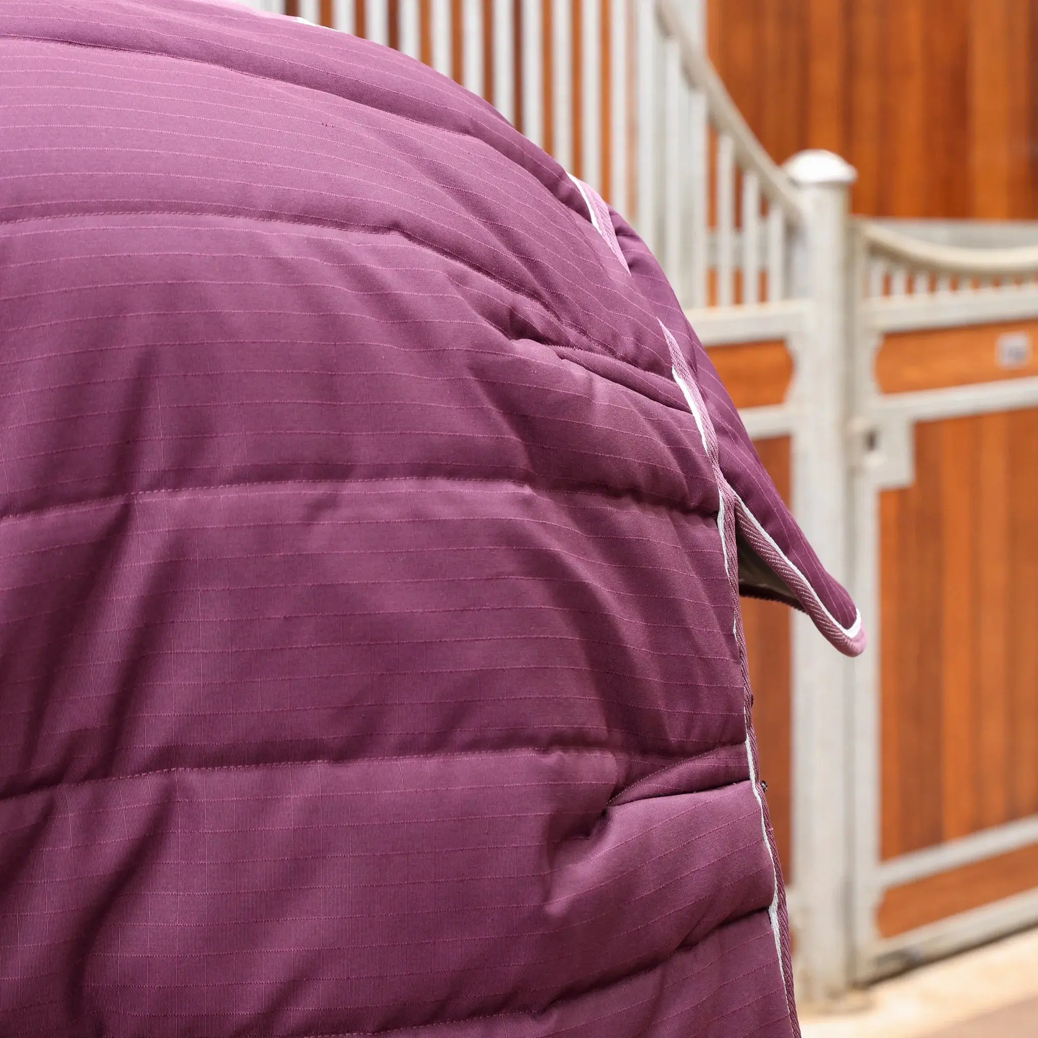 Shires Burgundy Tempest Original 300g Combo Stable Rug - Image 3