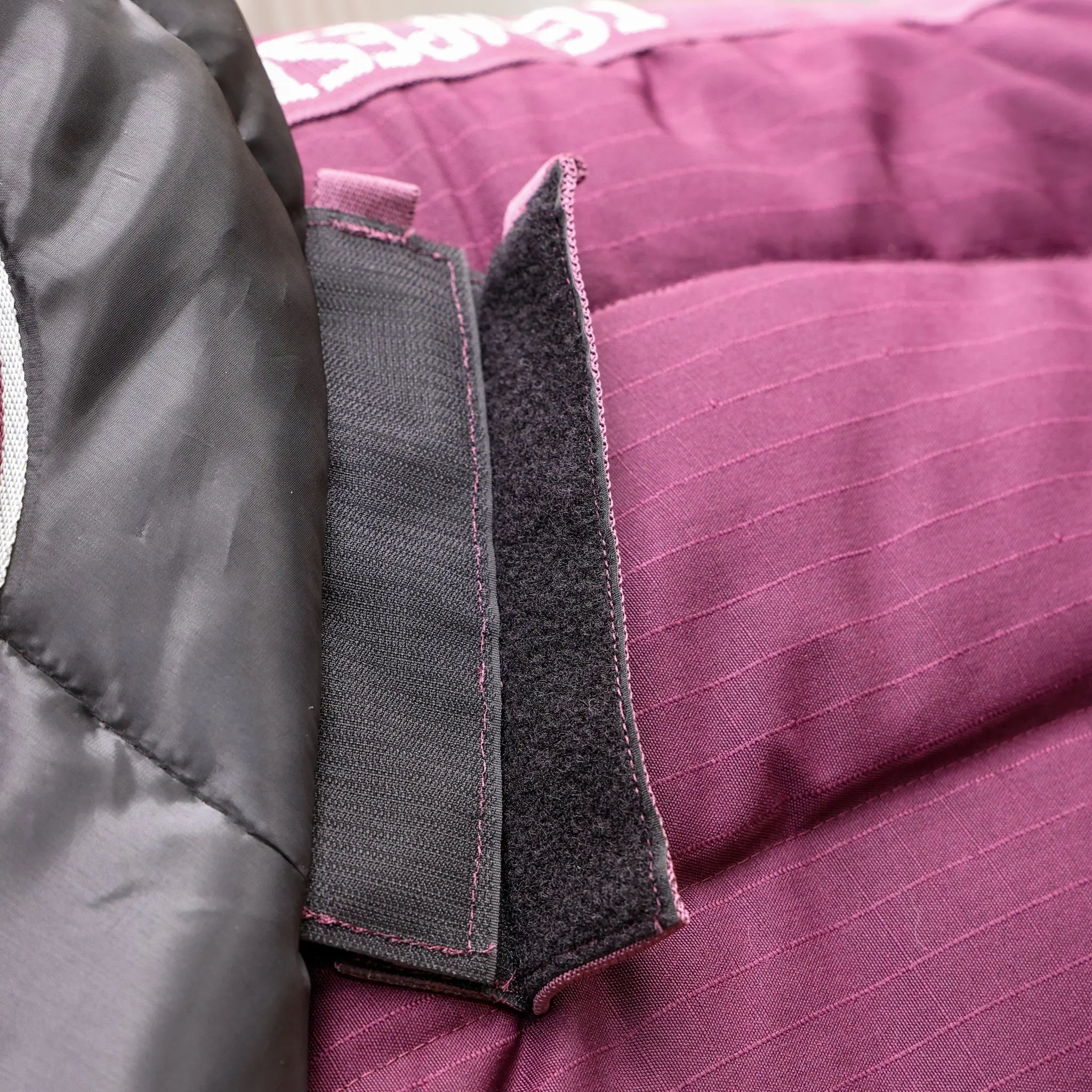 Shires Burgundy Tempest Original 300g Stable Rug & Neck Set - Image 6